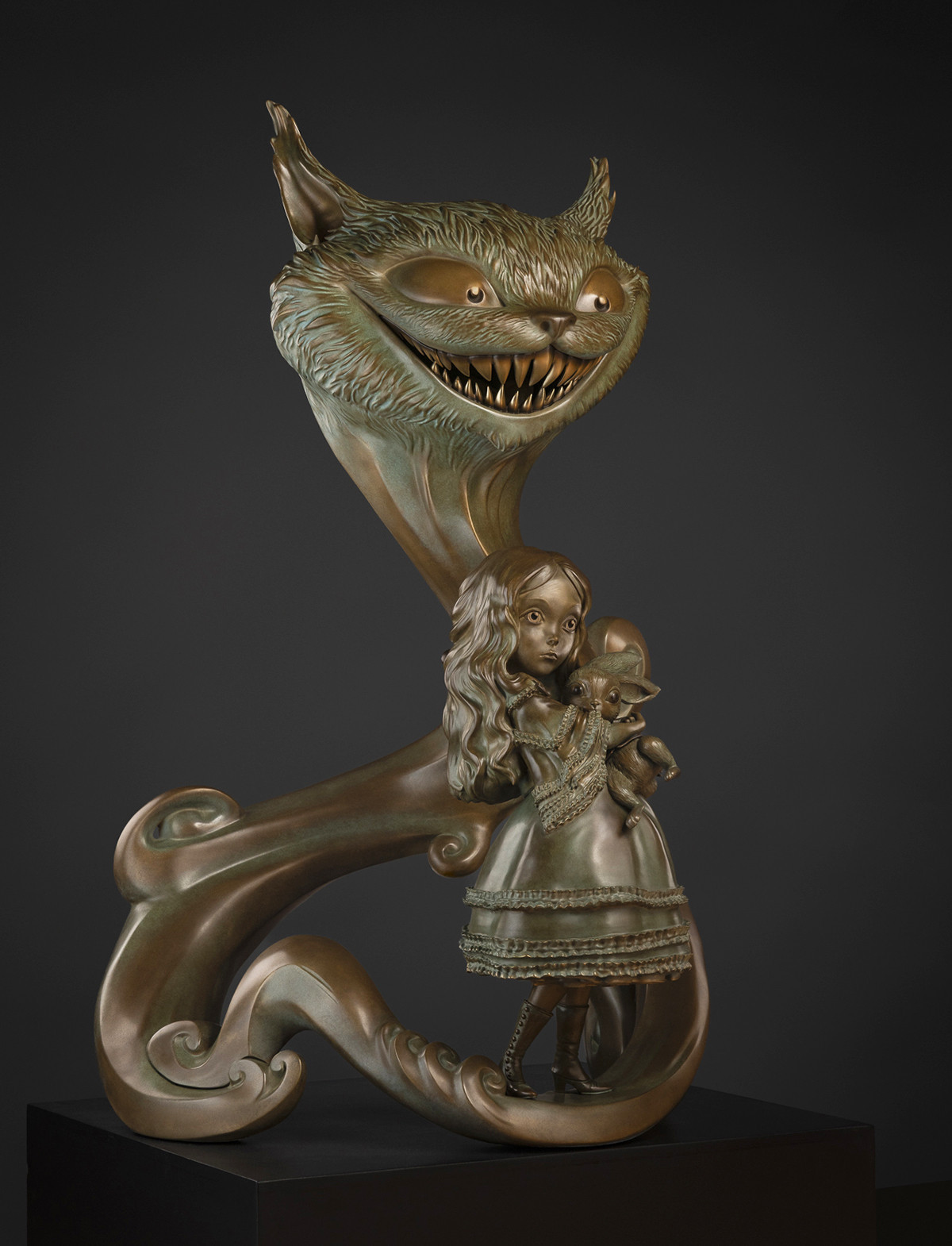 Vertical - Alice lifesize