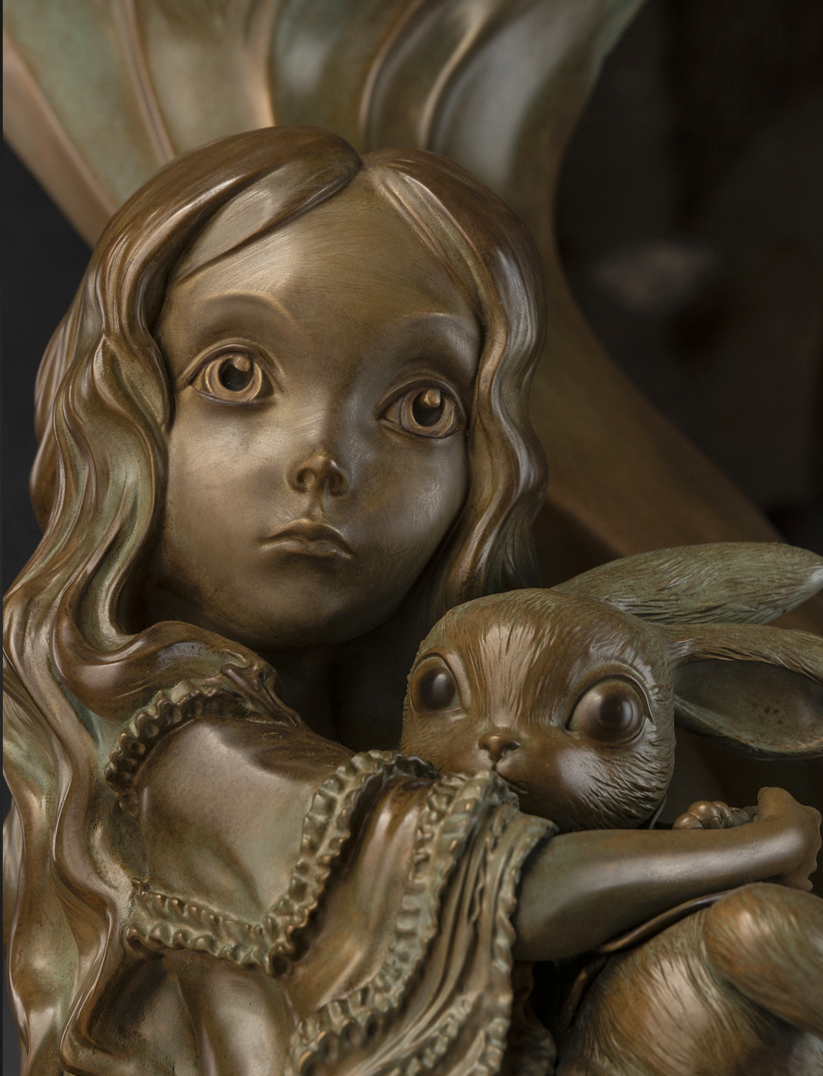 Vertical - Alice lifesize