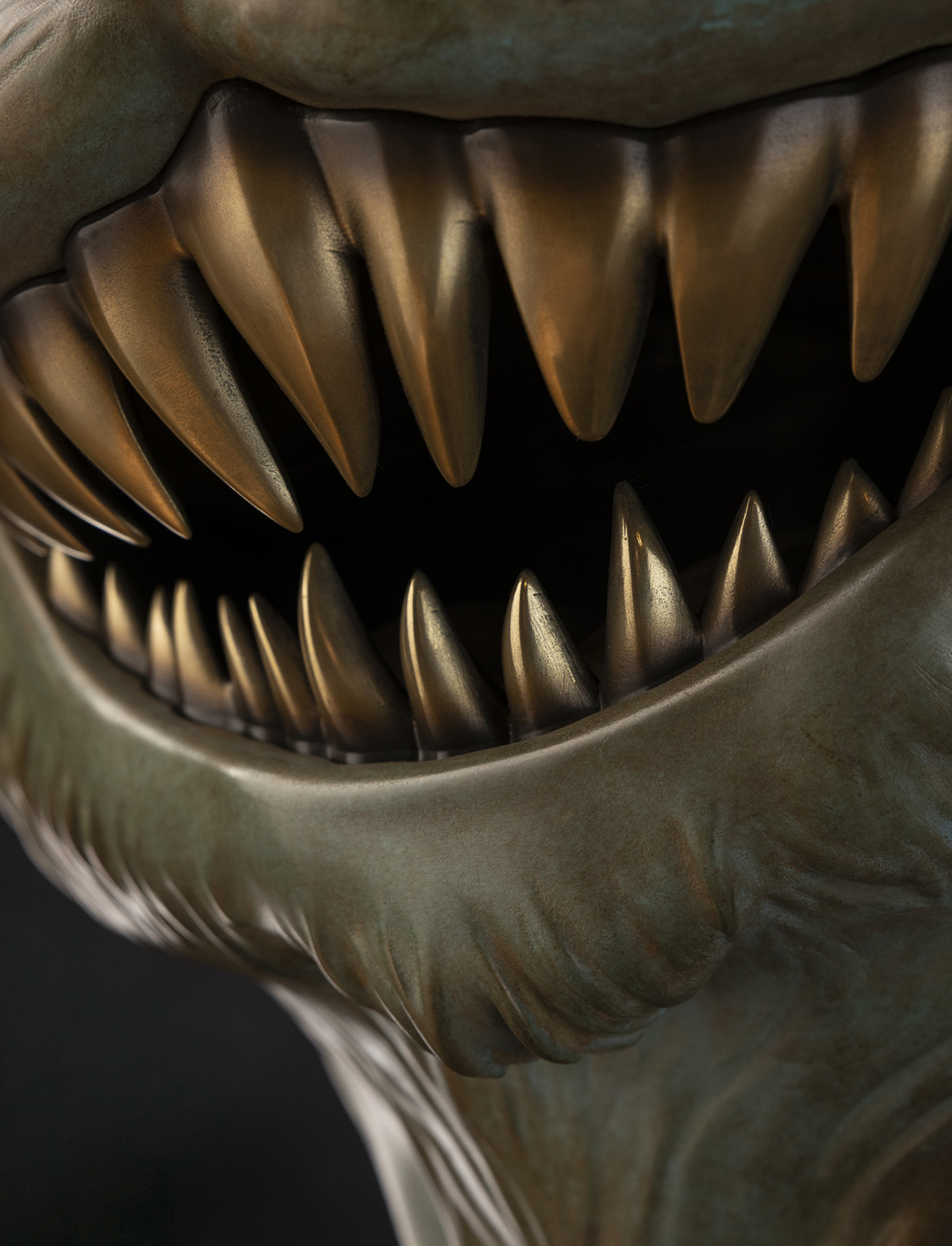 Vertical - Alice lifesize