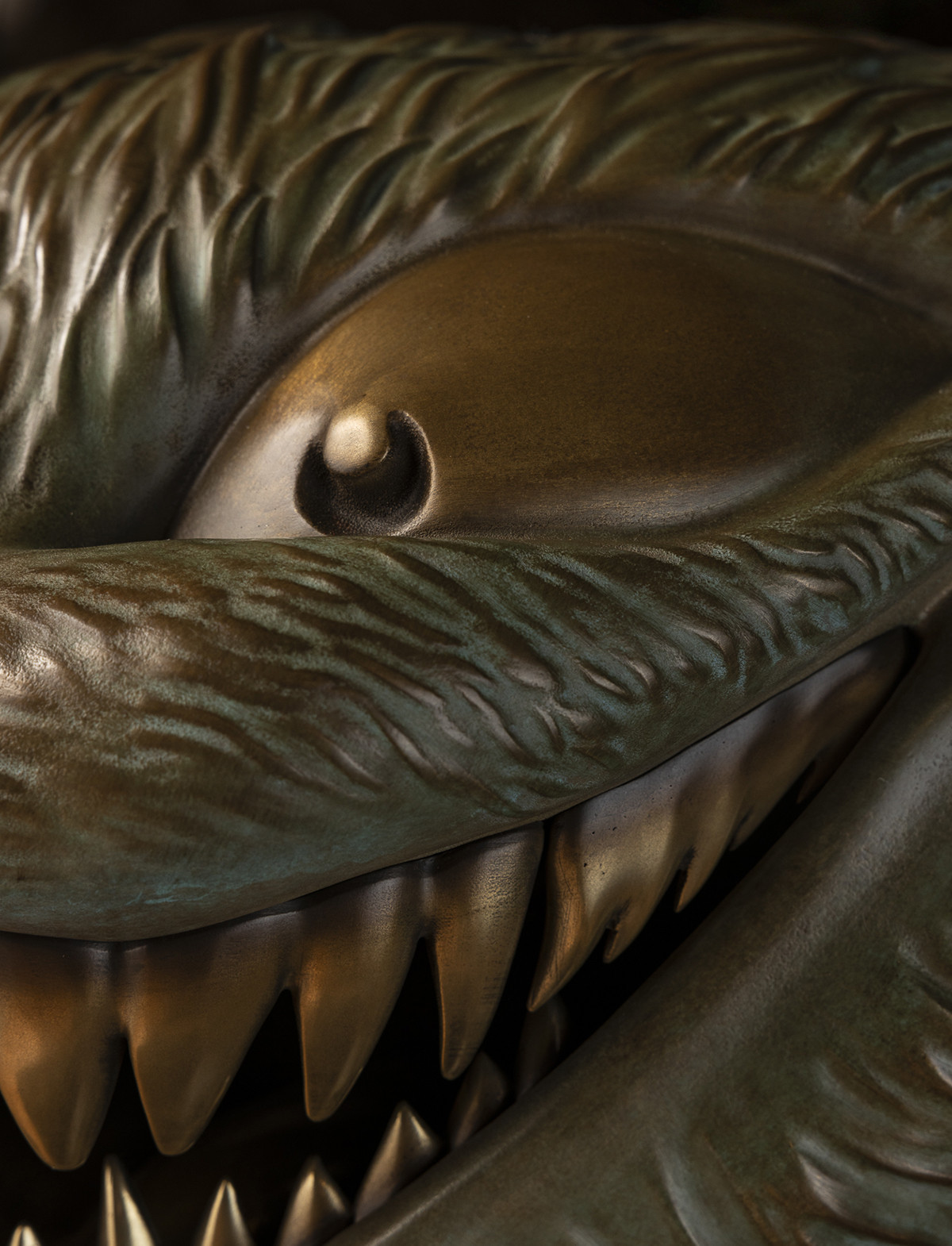 Vertical - Alice lifesize