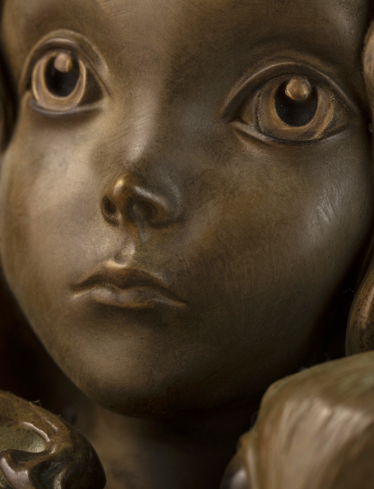 Vertical - Alice lifesize