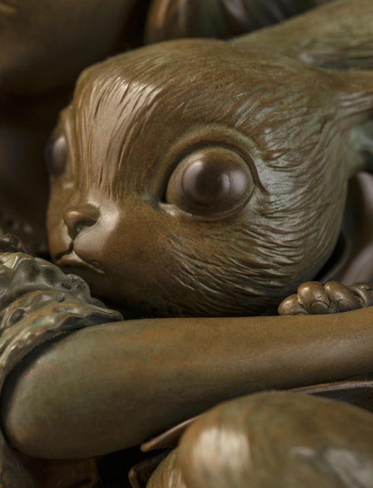 Vertical - Alice lifesize